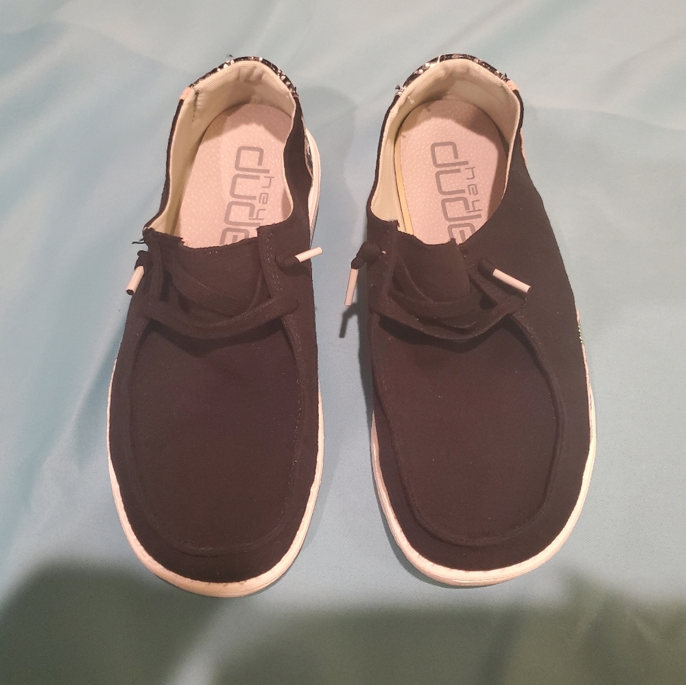 Womens hey dude shoes. Black. Size 9